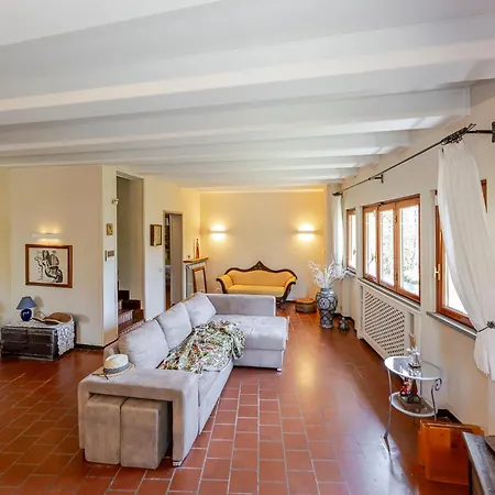 Vila Casa Nel Bosco *